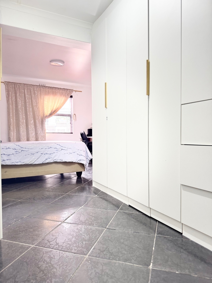  Bedroom Property for Sale in Lentegeur Western Cape